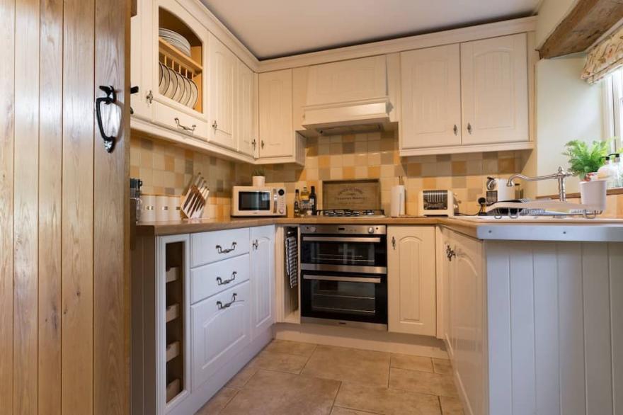 Stunning 2-Bed Cottage in Fordwells