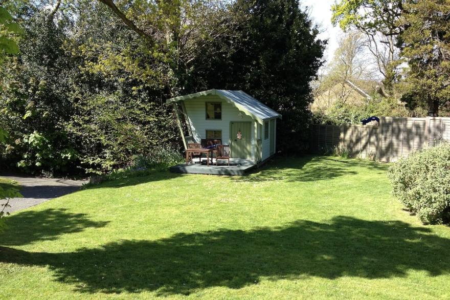 Large Garden, Child Friendly, 10 mins walk to beach, less to park & village