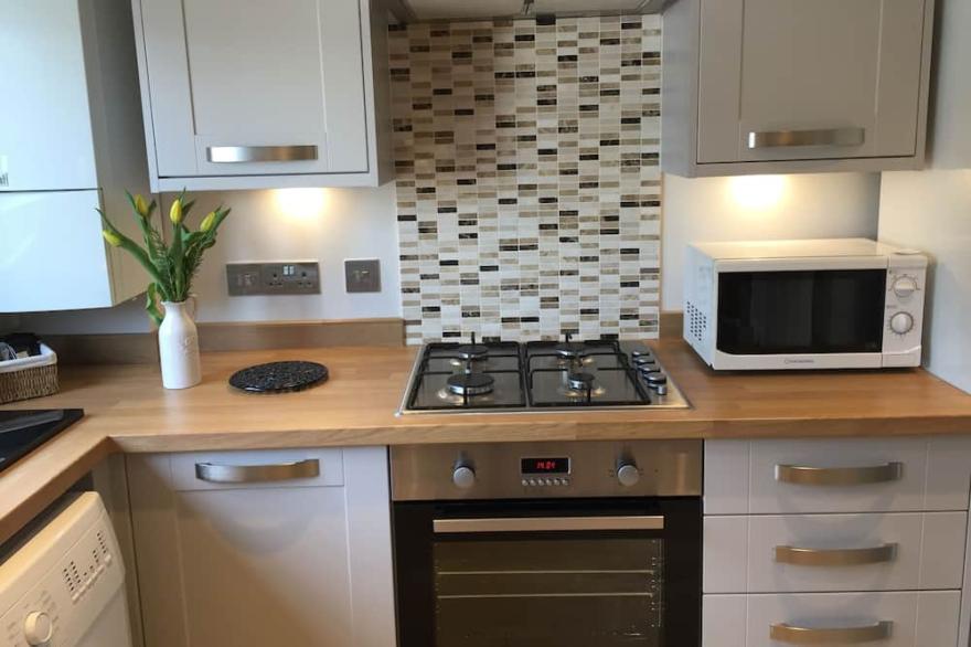 Large Garden, Child Friendly, 10 mins walk to beach, less to park & village