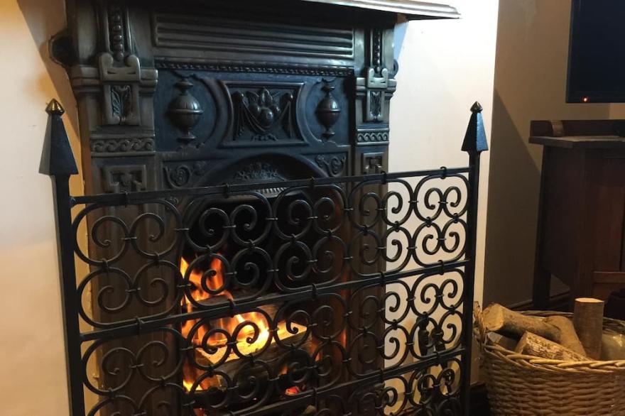Christmas Cottage two bedroom Beautiful vintage village cottage.