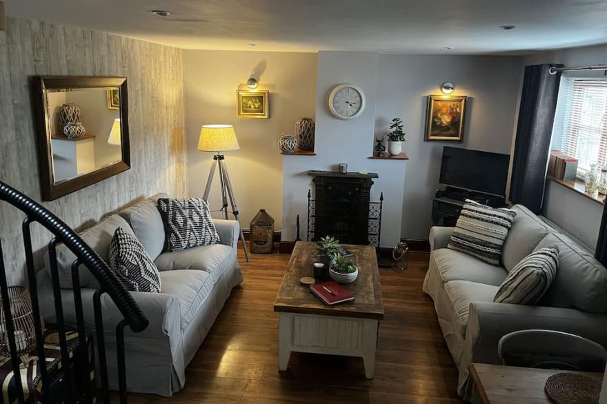 Christmas Cottage two bedroom Beautiful vintage village cottage.