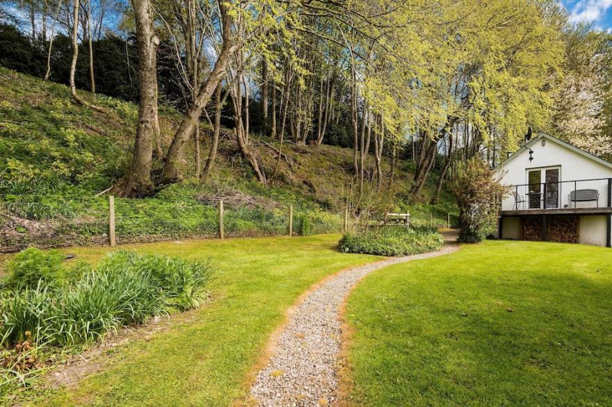 Delightful holiday cottage in a peaceful, rural location with stunning views