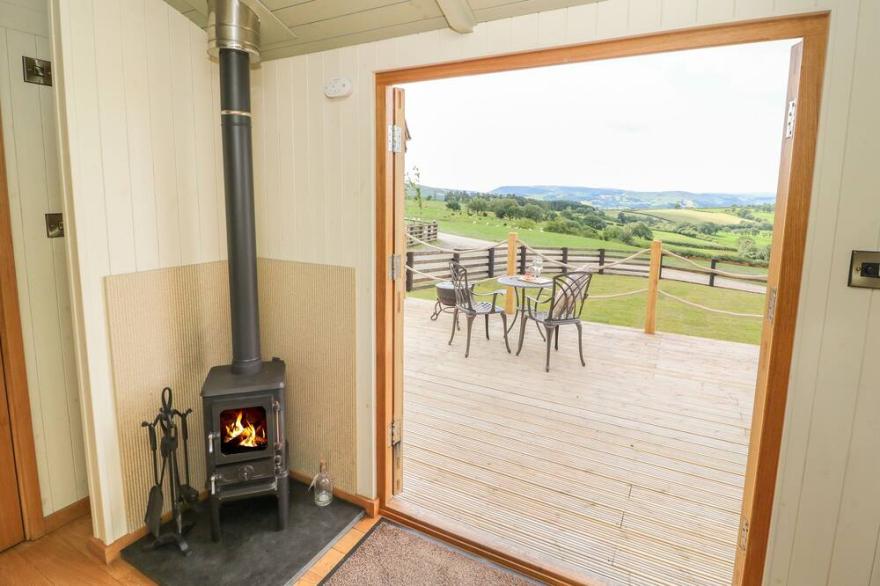 IVY'S WAY, pet friendly, country holiday cottage in Rhayader