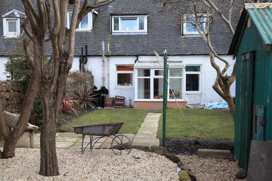 Riverside Cottage with scenic Tours, Golf Transit, E-Bike Hire & tours.