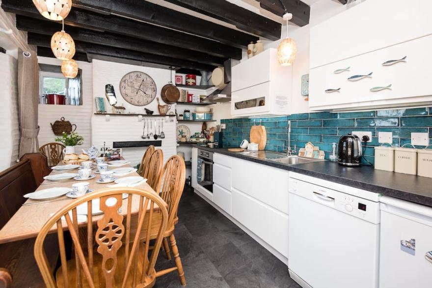 Stunning house by the sea, spectacular far reaching sea views in Polperro