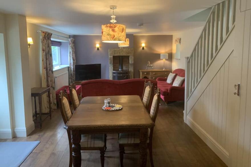 Luxury Cottage, stunning views, in 31 acres of private land. Close to Chatsworth
