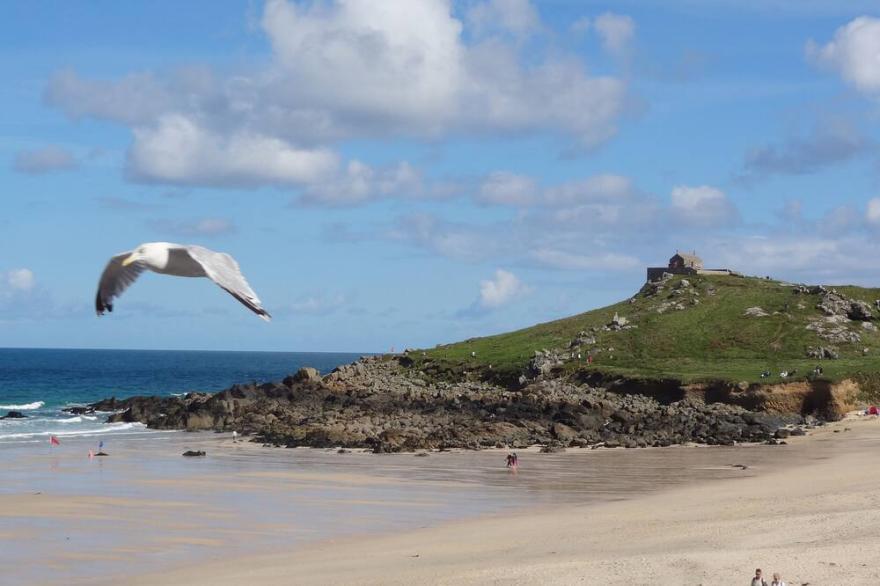 Number Six  - in the heart of St Ives - with parking