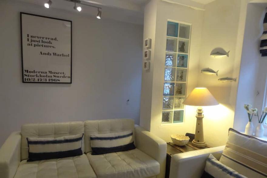 Number Six  - in the heart of St Ives - with parking