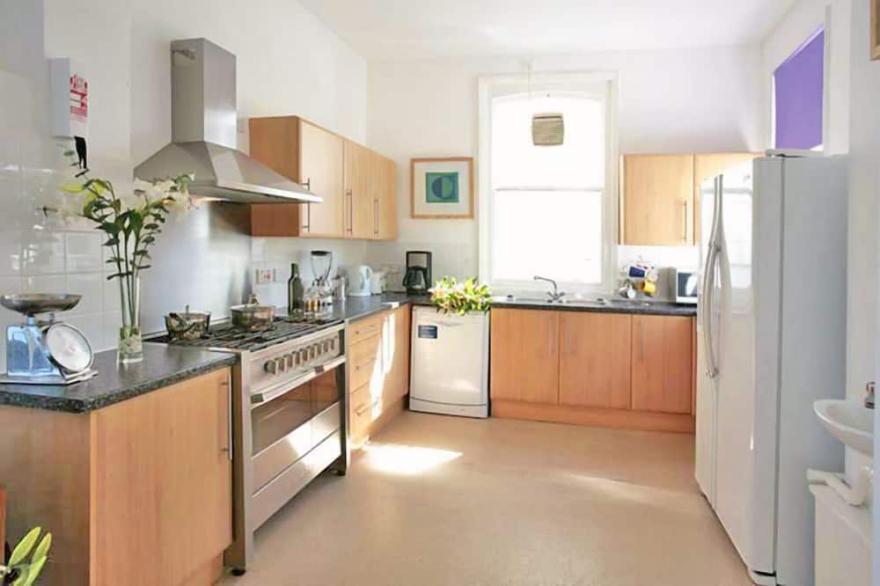 Gallery -  a house that sleeps 18 guests in 5 bedrooms