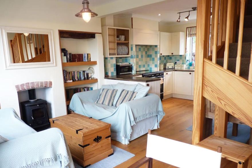 Magical Cornish Cottage & Garden. Stunning Views of River Fowey & Church