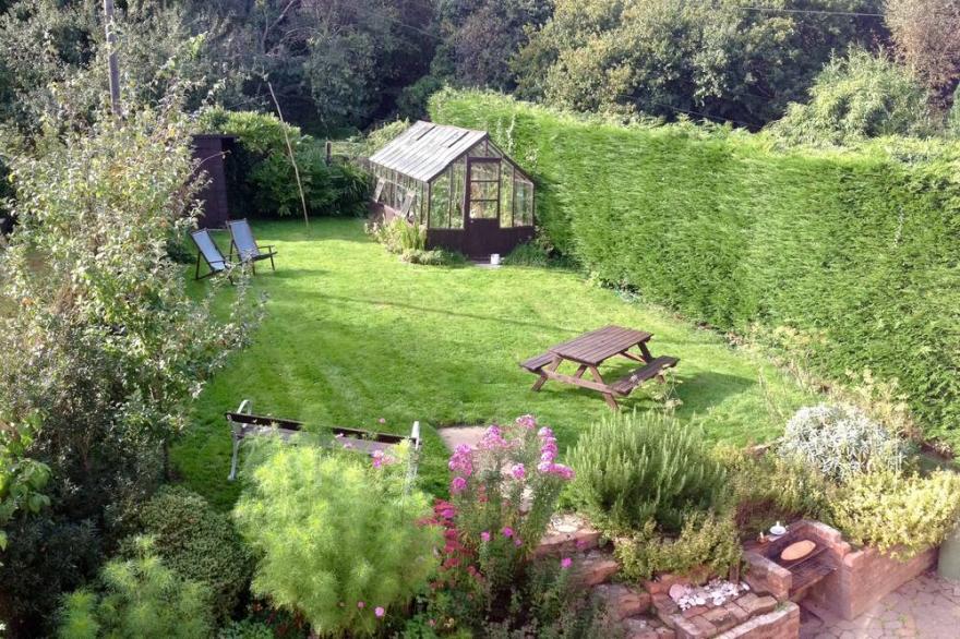 Fantastic views from this rural country house close to the sea at Lulworth Cove
