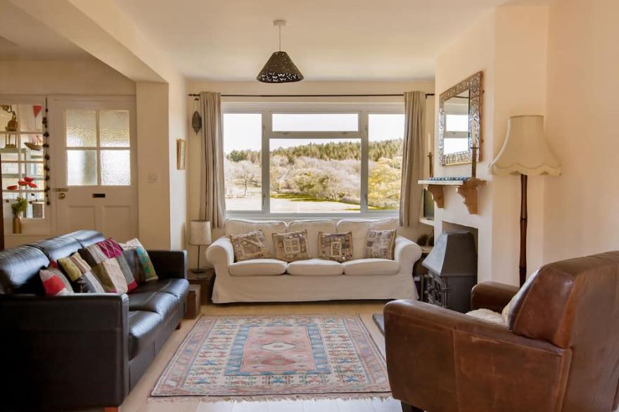 Fantastic views from this rural country house close to the sea at Lulworth Cove