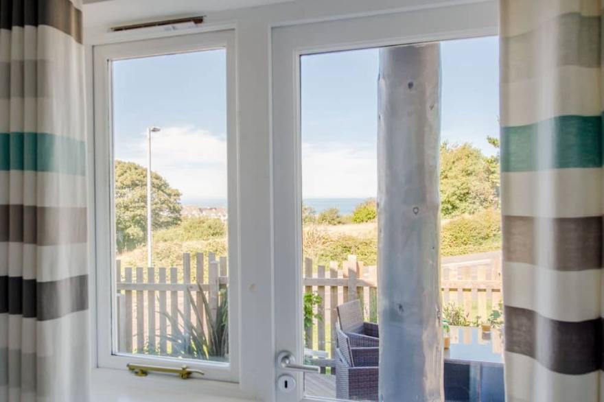 Beautiful, Spacious 2 Bedroomed Property Sleeping 4