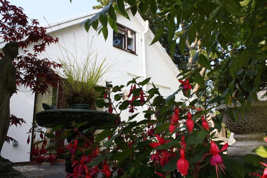 Cardiff / Vale of Glam.  Beautifully appointed modern property in cottage style