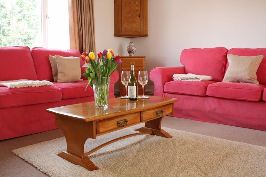 Cardiff / Vale of Glam.  Beautifully appointed modern property in cottage style