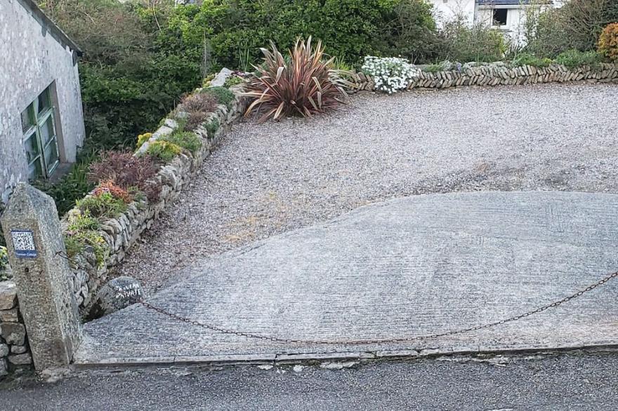 *** FABULOUS SEA VIEWS. MOUNTS BAY, MOUSEHOLE HARBOUR + THE LIZARD PENINSULAR.**