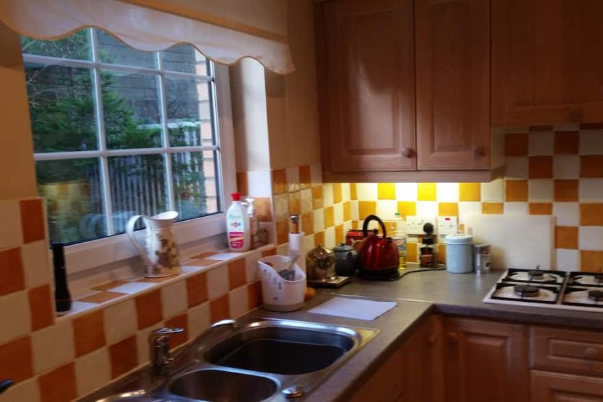 Beach Ground Floor Flat, Edinburgh, Golf Coast & Festival Sleeps 4,