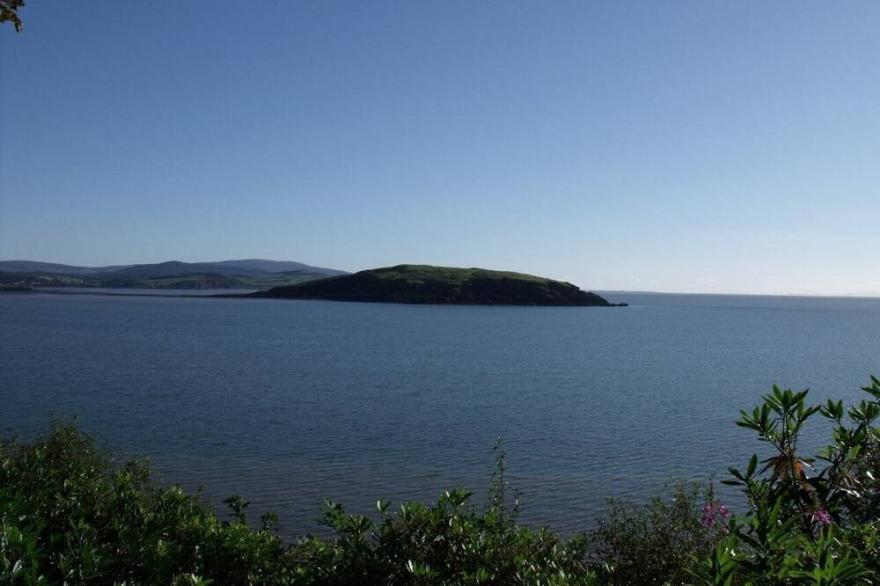 Cosy cottage in spectacular location overlooking Balcary Bay
