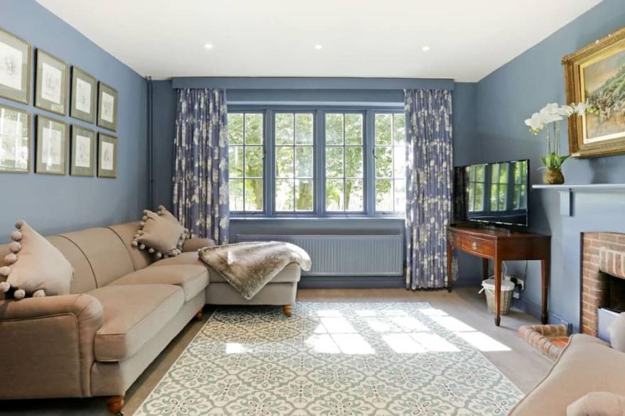 Dog friendly Cotswold holiday cottage near Oxford - Meadow Cottage