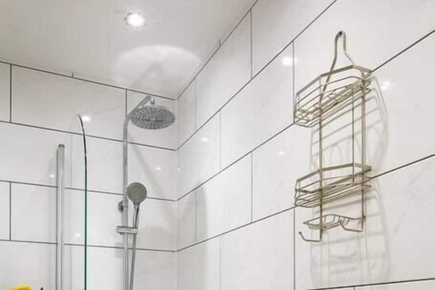 Dream Stays Bath - Trim Street (hot tub)