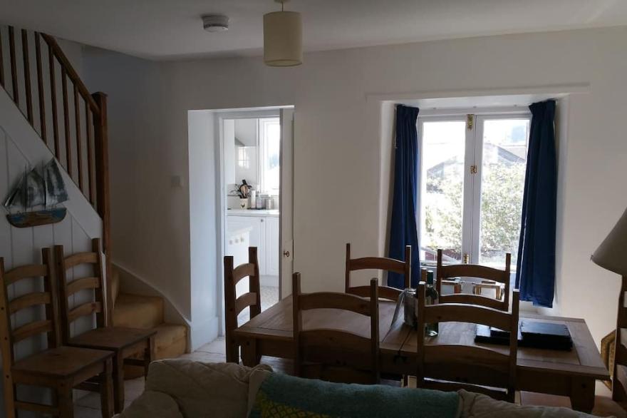 Gorgeous, quiet, and well situated homely pet friendly cottage