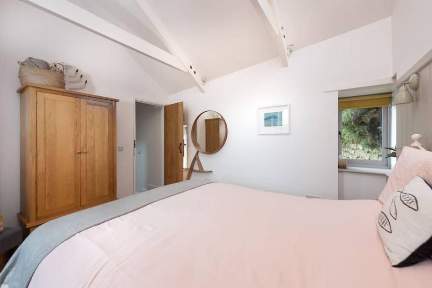 Idyllic rural retreat near Treen, Porthcurno,Mousehole, Minack Theatre, Beaches