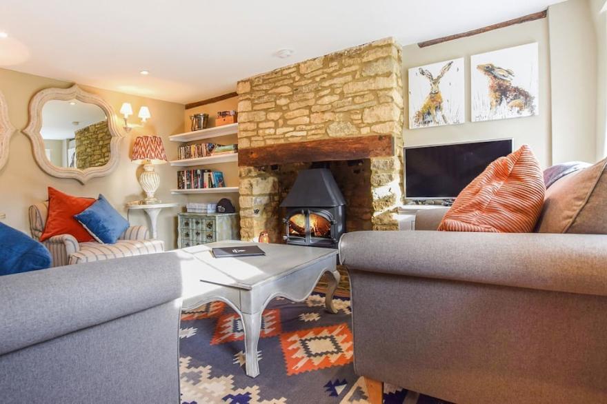 Appletree Cottage - sleeps 5 guests  in 3 bedrooms