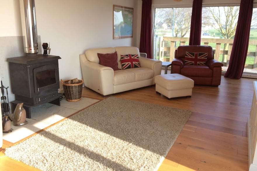 Ocean Views - sea views, roof terrace, enclosed garden and games room.