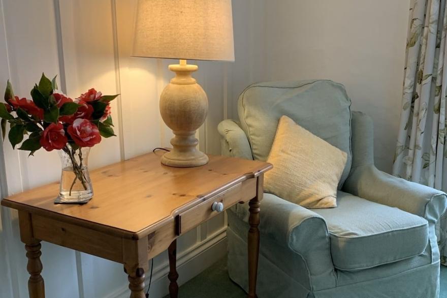Charming Cottage, pet friendly, large garden, parking,rural,July vacancies
