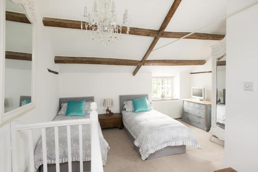 Wonderful Grade II Cotswold Stone Cottage in Perfect Location