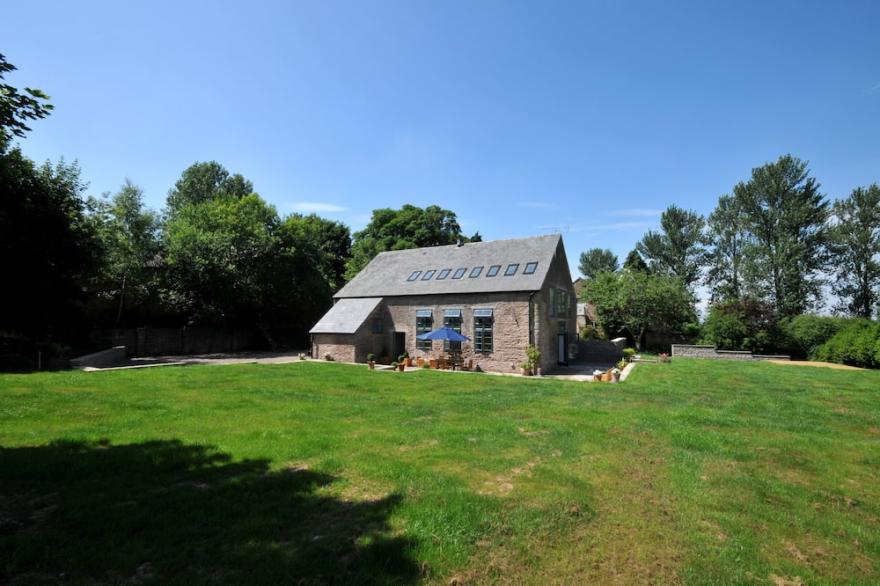 Luxury Barn Conversion sleeps 11 in idyllic Herefordshire countryside