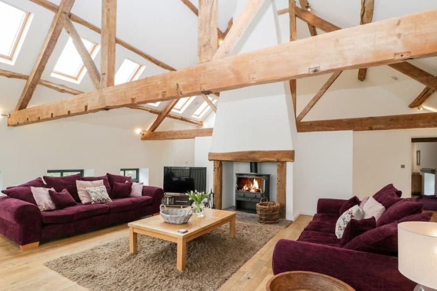Luxury Barn Conversion sleeps 11 in idyllic Herefordshire countryside