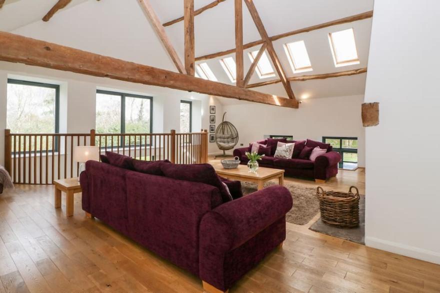 Luxury Barn Conversion sleeps 11 in idyllic Herefordshire countryside