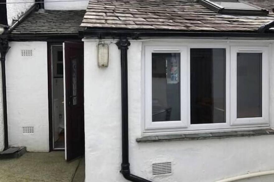Cosy Lakes Cottage Central Ambleside. Pets Allowed