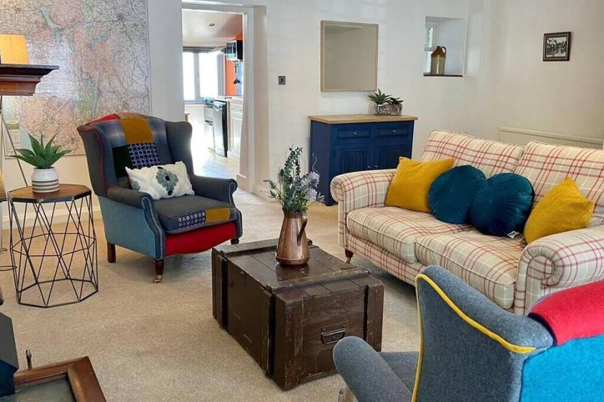 Cosy Lakes Cottage Central Ambleside. Pets Allowed