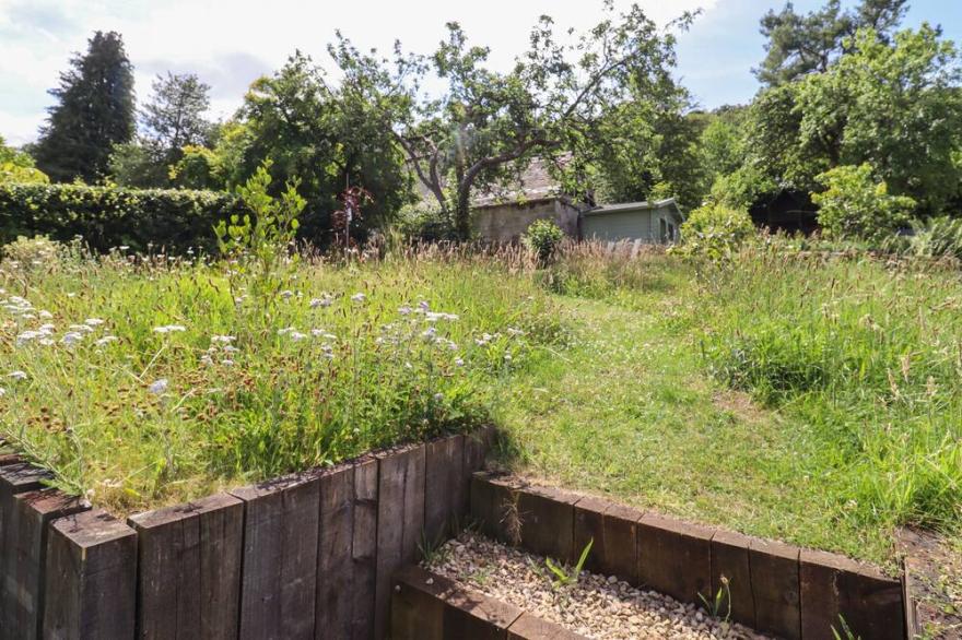 THE NOOK, pet friendly, luxury holiday cottage in Painswick