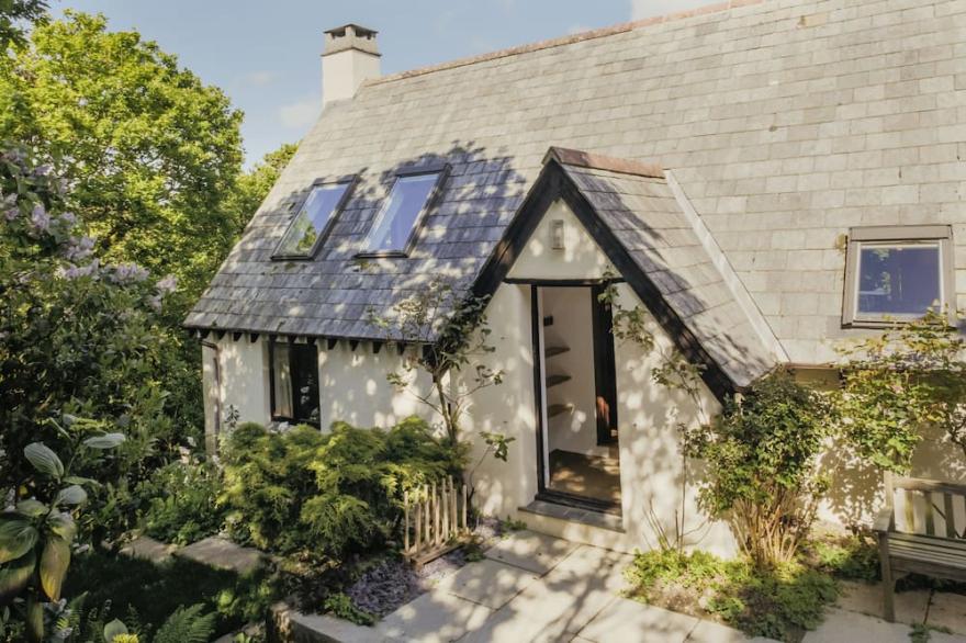 PERFECT CONTEMPORARY RETREAT, NESTLING IN A NATURE RESERVE NEAR TO SEA