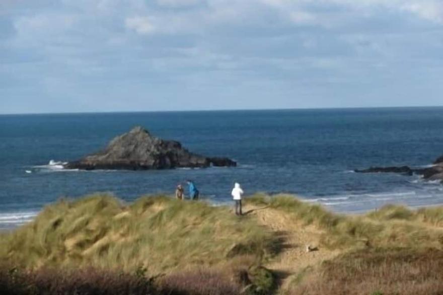 Starfish Cottage in the beautiful village and beach of Crantock in Cornwall