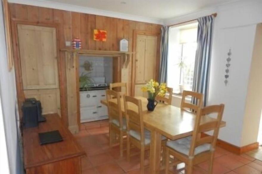 Starfish Cottage in the beautiful village and beach of Crantock in Cornwall