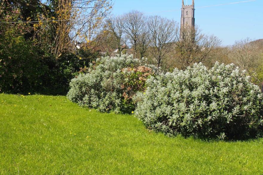Lovely Devon cottage with private heated indoor swimming pool