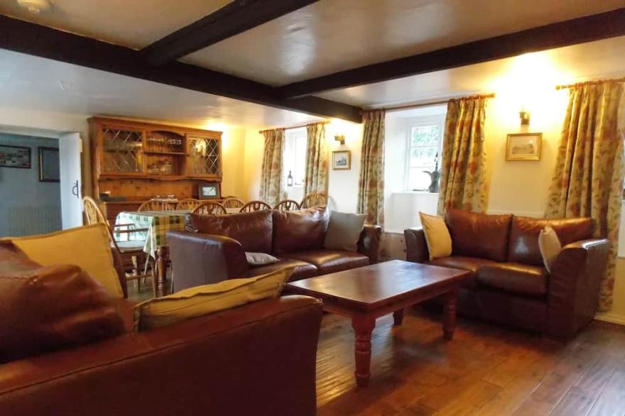 Lovely Devon cottage with private heated indoor swimming pool