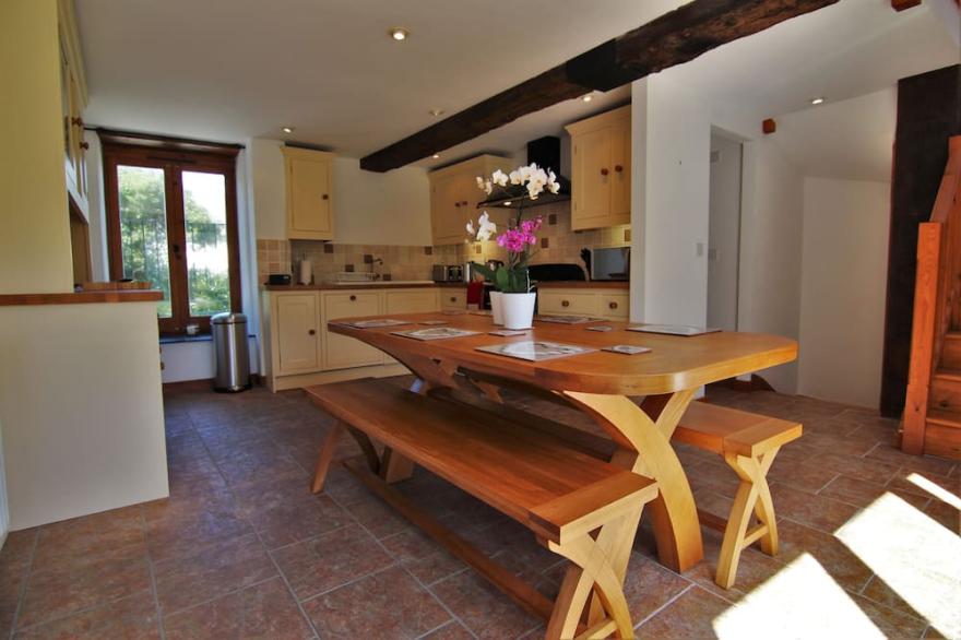Stylish barn conversion in the beautiful South Hams - quiet location, sleeps 6