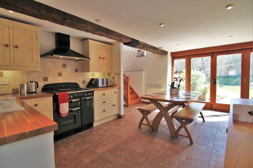 Stylish barn conversion in the beautiful South Hams - quiet location, sleeps 6