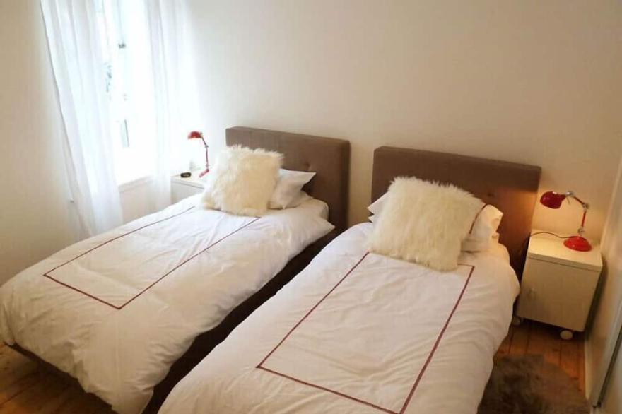 Apartment In Central Edinburgh, Scotland, In The Picturesque Dean Village