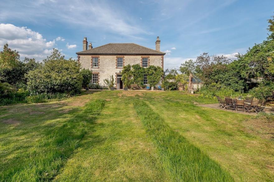 5 bedroom accommodation in Mundford