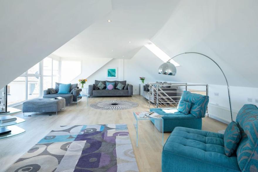 Stunning sea views, close to the centre of St Ives & car parking for upto 3 cars