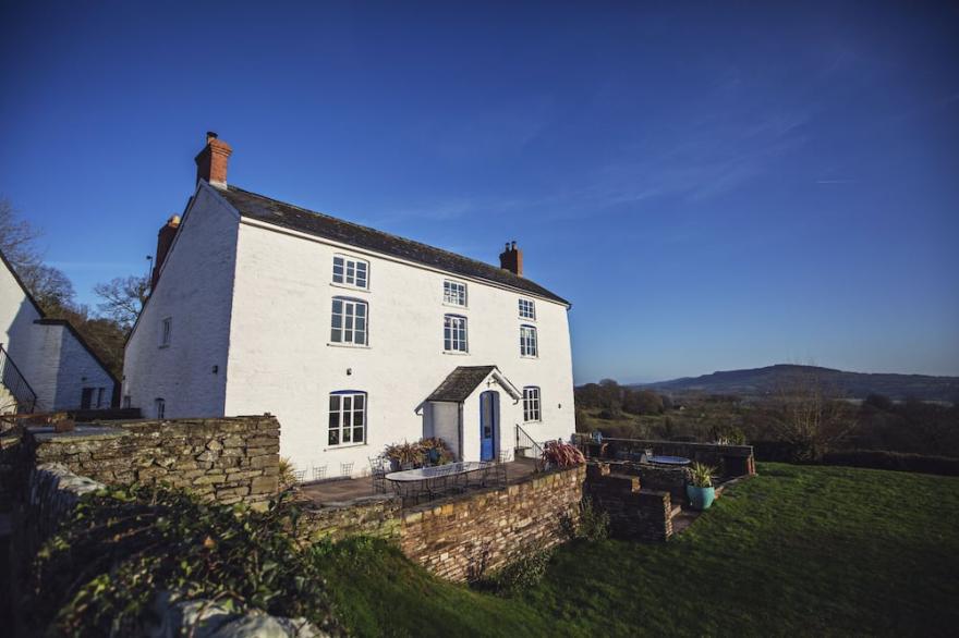 Luxury Farmhouse, Great Barn, Dairy, Cider House @_WonderfulEscapes