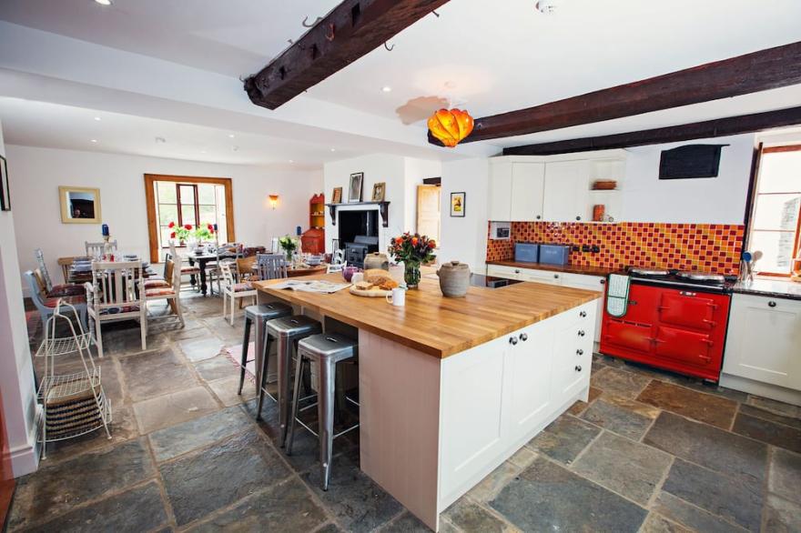 Luxury Farmhouse, Great Barn, Dairy, Cider House @_WonderfulEscapes
