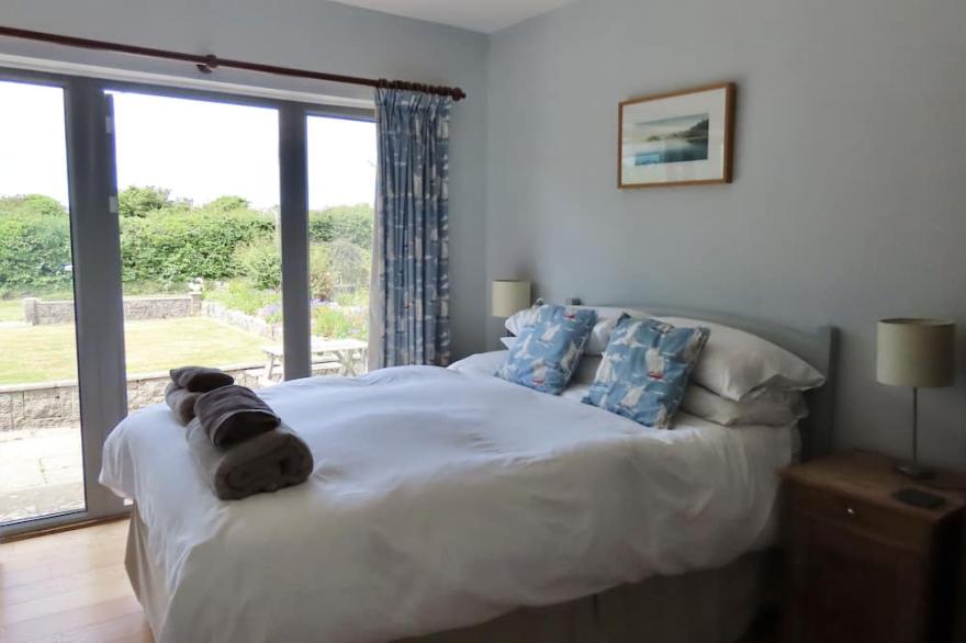 Large seaside cottage with spacious garden, in a quiet area close to beach.