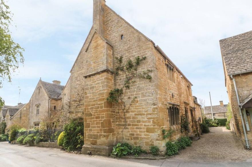 THE OLD CIDER PRESS, character holiday cottage in Broadway